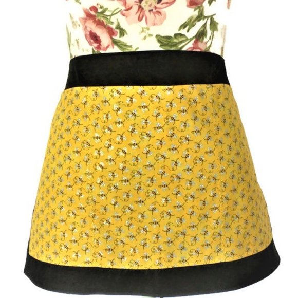 Waitress BUMBLEBEE Apron With Matching Face Mask - Picture 2 of 3